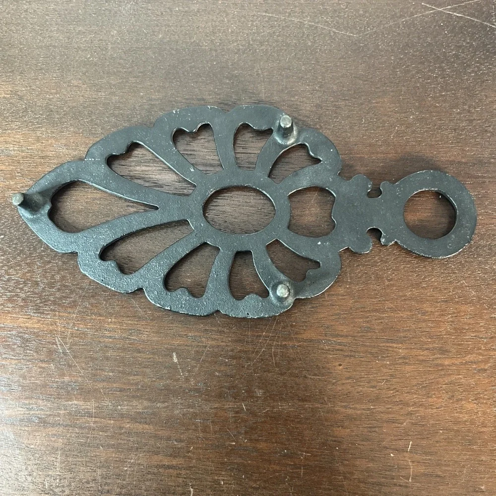 Vintage Cast Iron Trivet Unbranded Spade Shaped Iron Rest Rustic‎ Wall Decor